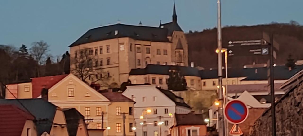 Apartman - Cafe Princ Pod Hradem Wifi, Klima Šternberk Exterior foto